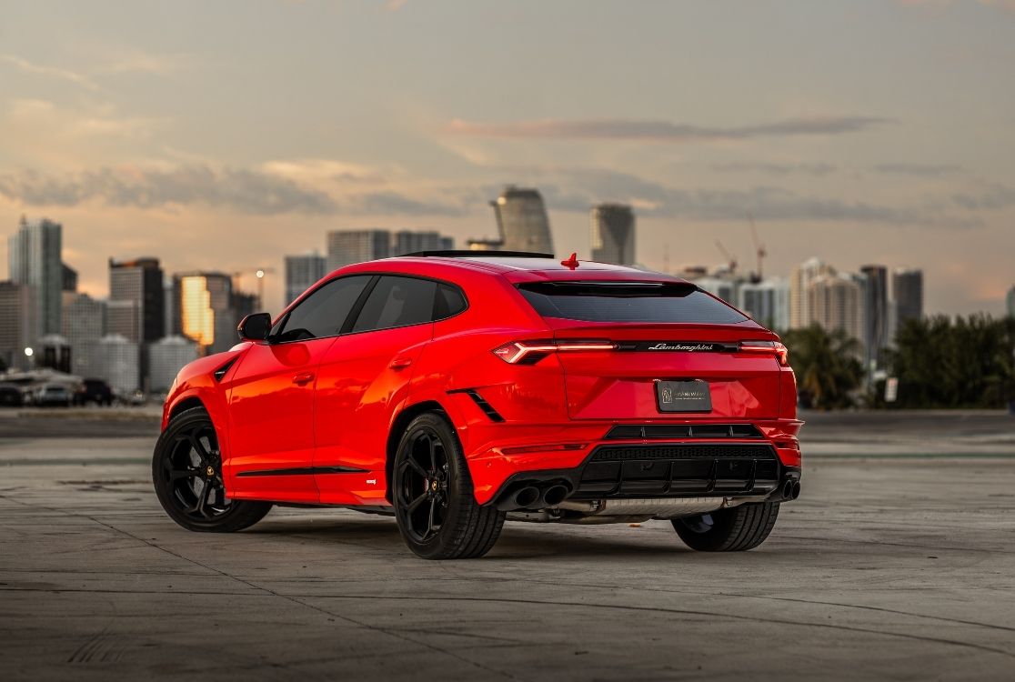 voiture lamborghini urus red