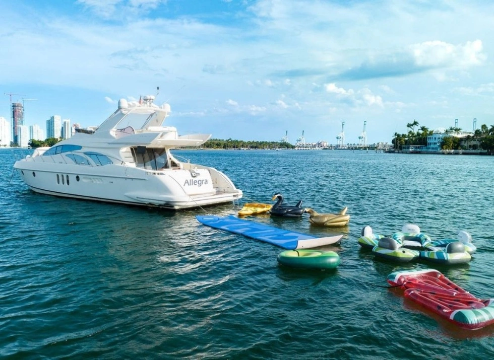 Azimut Yacht Charter (VIP ELITE)