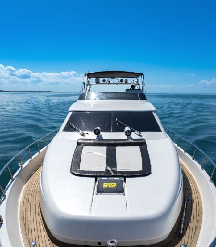 80ft luxury yacht charter (VIP PARTY)